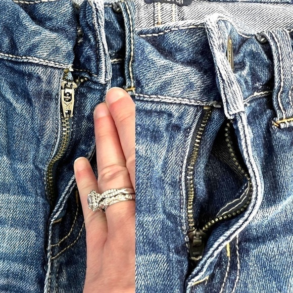 American Eagle AEO Y2K Distressed Grunge Frayed Slouchy Mid Rise Jeans Size 4 - Picture 8 of 16